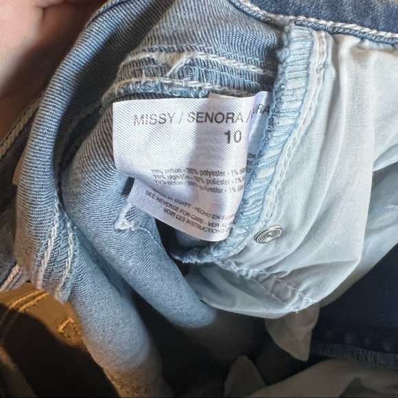 Sofia Jeans Light Wash Curvy Skinny Frayed Jean Size 10 - Picture 8 of 8